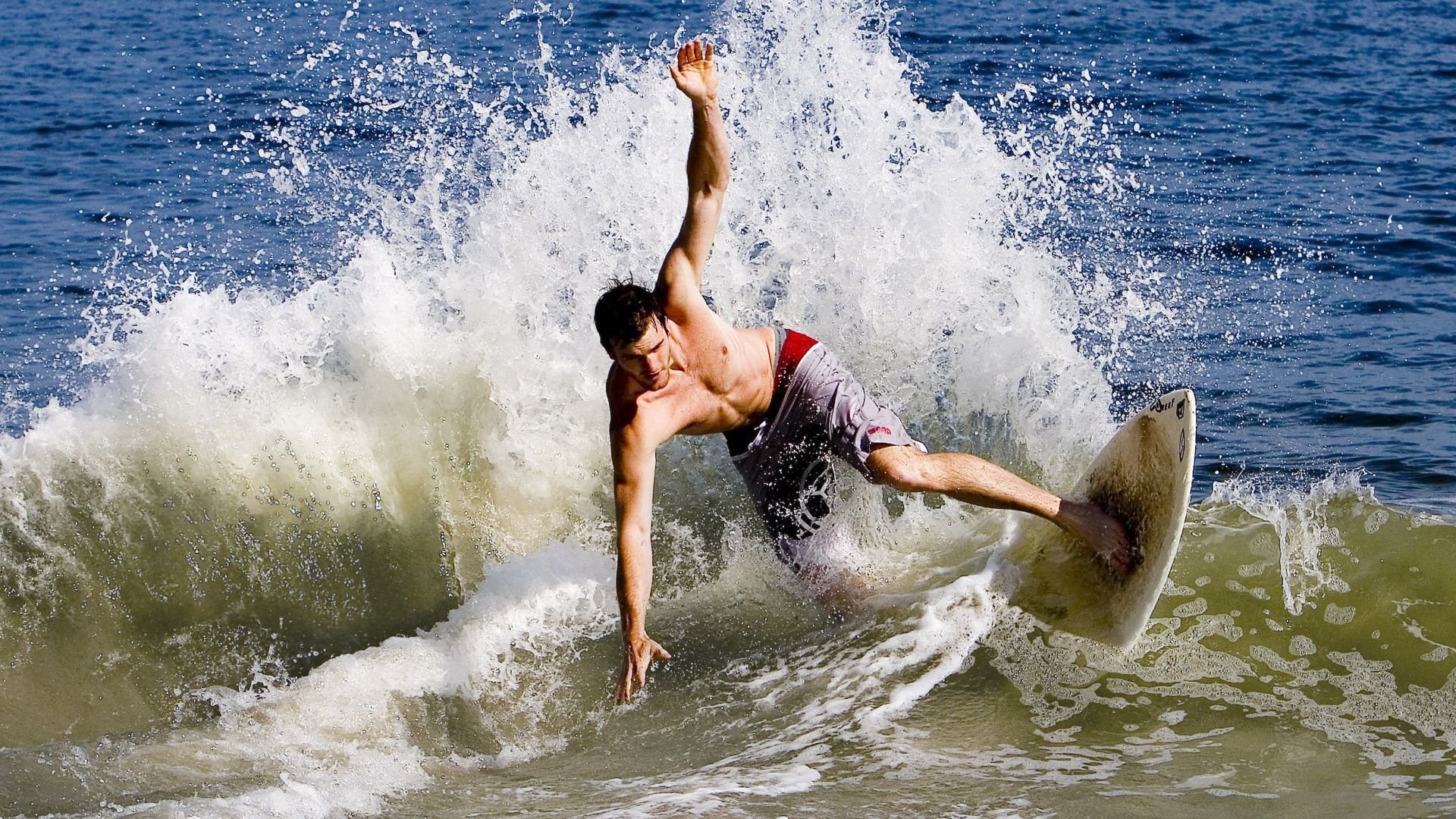 希腊女篮在欧洲锦标赛中继续豪夺冠军，荣耀传承不息，希腊女球迷